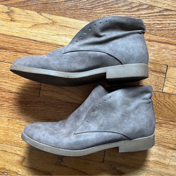 Indigo Shoes - Indigo Rd. slip on laceless ankle boots/booties in taupe - women’s 7.5 - 7 1/2